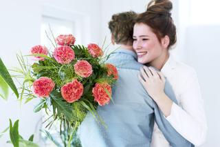 Bukiety na Dzień Kobiet: z jakich kwiatów modne bukiety. ZDJECIA