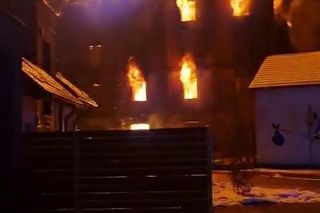 Nowy Sącz. Ogromny pożar starego młyna. Ogień objął kilka kondygnacji [ZDJĘCIA].