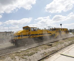 Kontrolowane zderzenie pociągu z osobówką