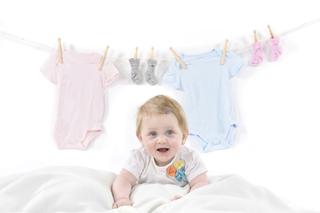 Jak i w czym prać niemowlęce ubranka?