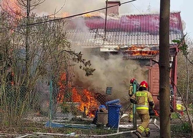  Mały dom płonął jak pochodnia. Słychać było wybuchy, wszystkie służby postawione na nogi