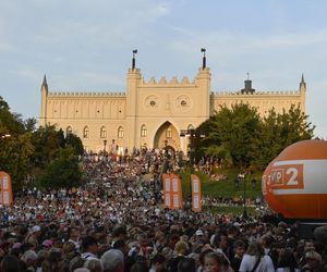 Michał Szpak przyłapany bez spodni za kulisami koncertu. Tego nie pokazali w TV!