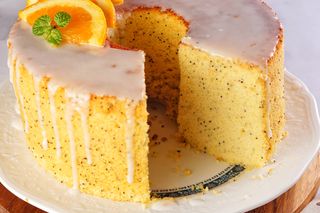 Babka piegusek - przepis na babkę z białek z makiem, tak pyszną, że trudno się oprzeć!