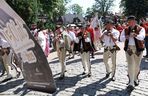 150-lecie przewodnictwa tatrzańskiego. Przemarsz przewodników po Krupówkach w Zakopanem