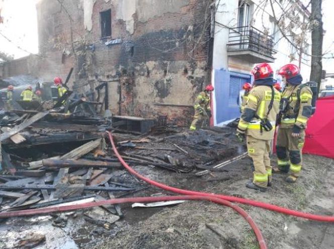 Pożar komórek przy ul. Rzgowskiej w Łodzi. Nie żyje jedna osoba