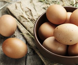 Lepsze są jajka białe czy brązowe? Zobacz, czy kolor jajek ma znaczenie