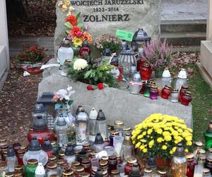 Groby Wojciech Jaruzelskiego i jego żony Barbary. Tak wyglądają pomniki