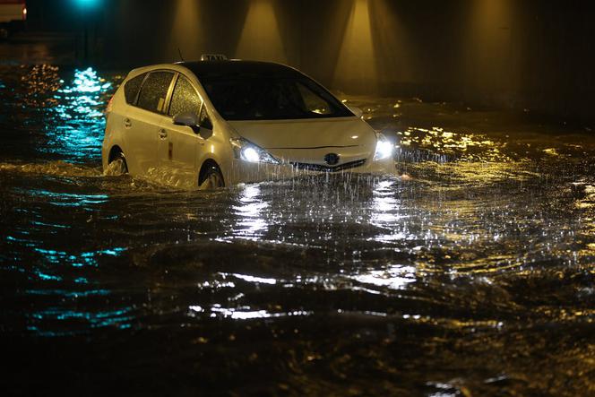 W Małopolsce i na Śląsku deszcz nie przestaje padać. Pojawiły się czerwone alerty