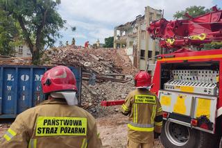 Kielce. Koparka przewróciła się do góry gąsienicami! Kierowca jest ranny