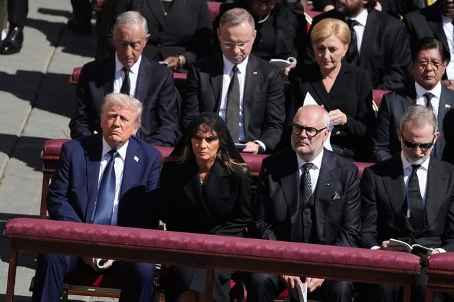 Andrzej Duda był za Donaldem Trumpem na pogrzebie Franciszka. To nie był przypadek