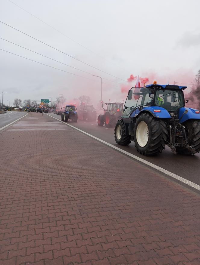 Trwa protest rolników w woj. lubelskim. Blokady są w wielu miejscach w regionie [DUŻO ZDJĘĆ]