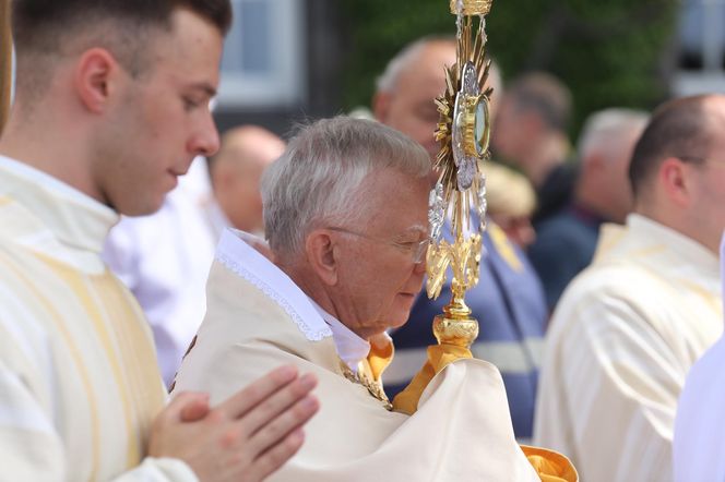 Abp  Jędraszewski : Nowy porządek można zbudować na człowieku odnowionym przez Eucharystię