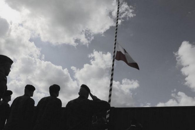 Pogrzeb majora Macieja Krakowiana. Wzruszające sceny i hołd żołnierzy. „Śpij Kolego..."