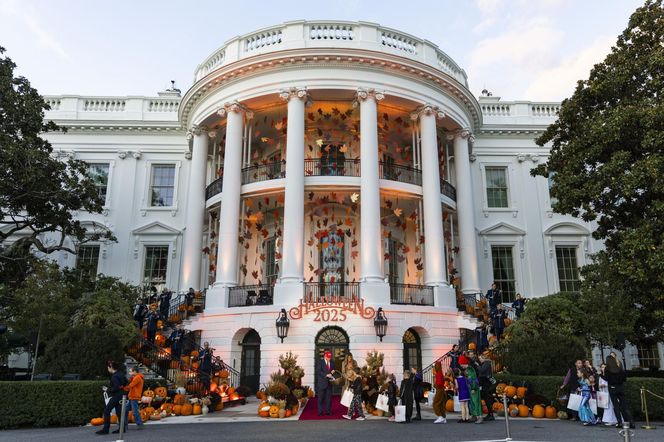 Tłumy na zabawie w Białym Domu. Tak Trump świętował Halloween EPA/JIM LO SCALZO