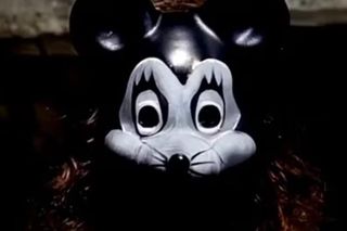 Myszka Minnie nową gwiazdą krwawego horroru! Do sieci trafiło pierwsze zdjęcie