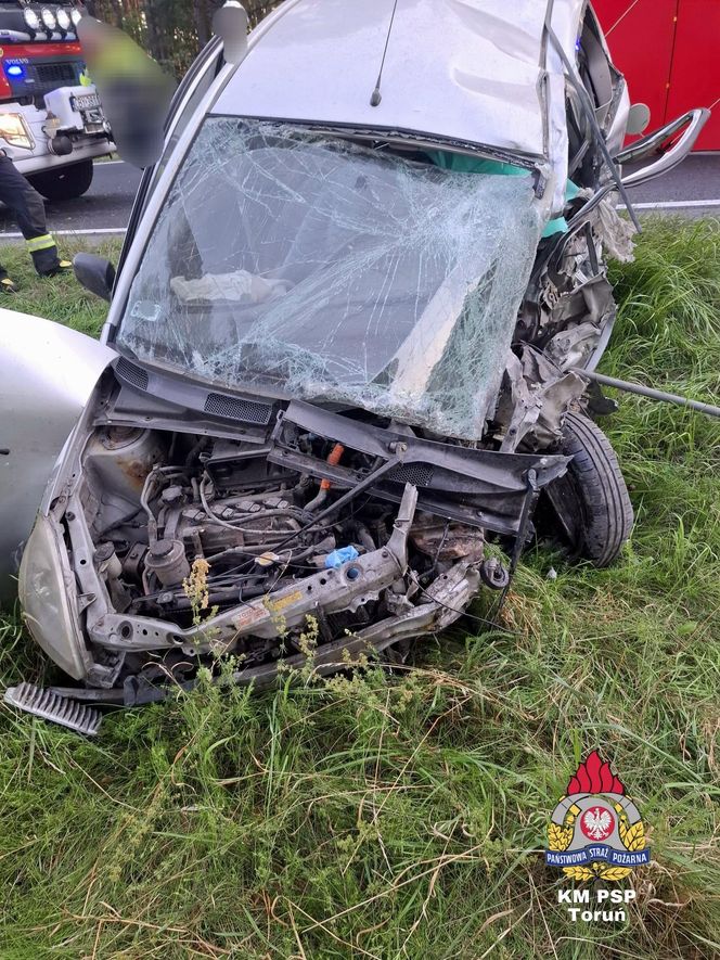 Tragiczny wypadek na DK 10 w Cerpicach. Jedna osoba nie żyje, trasa zablokowana!