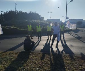 Protest górników w Jastrzębiu-Zdroju. Blokują kluczowe rondo i główne drogi