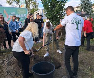 Nocny Kochanek posadził 10 drzew na 10-lecie zespołu