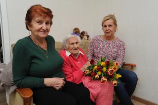 Dzień zaczyna od koniaku