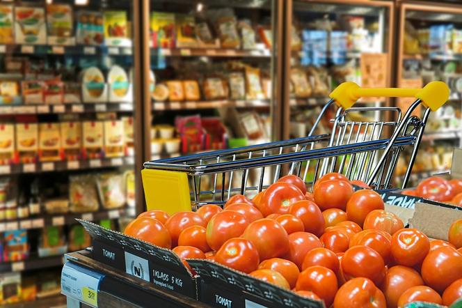 Zerowy VAT na żywność przedłużony do końca 2023 r. Czy to obniży inflację?  