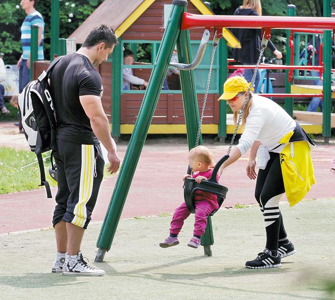 Alikia mówi już mama i tata