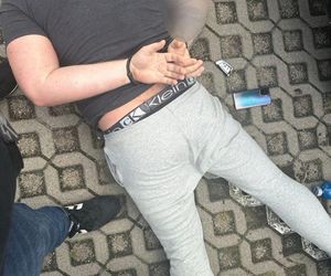 Uciekał kradzionym BMW, radiowóz wylądował na dachu. Pirat drogowy w rękach policji