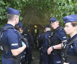 Policja na Osiedlu Przyjaźń w Warszawie 