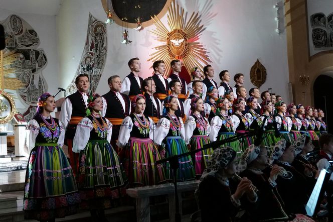 Występ zespołu Mazowsze w Starachowicach