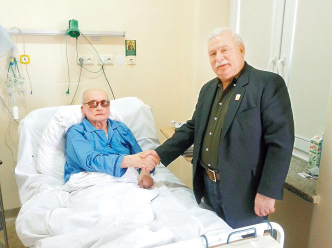 Wałęsa odwiedził Jaruzelskiego w szpitalu