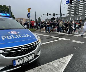 Setki osób upamiętniły Oliwiera. 20-latek zmarł po interwencji policji. Zabili go jak zwierzę