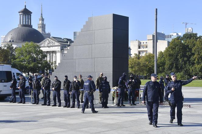 Pomnik smoleński w Warszawie 