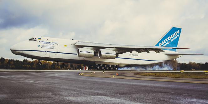Antonow An-124 Rusłan na lotnisku w Pyrzowicach