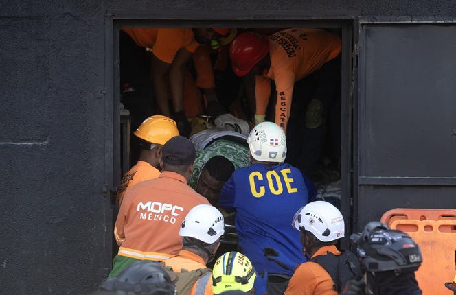 Makabra! Zawalił się dach dyskoteki. Co najmniej 184 osoby nie żyją!