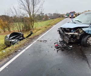 Niebezpieczny poranek na drogach. Karambol, czołówka i poszkodowani. Kierowcy stoją w korkach