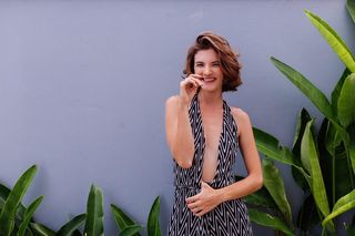 Ta fryzura będzie hitem lata 2025! Idealne cięcie zarówno dla prostych, jak i kręconych włosów