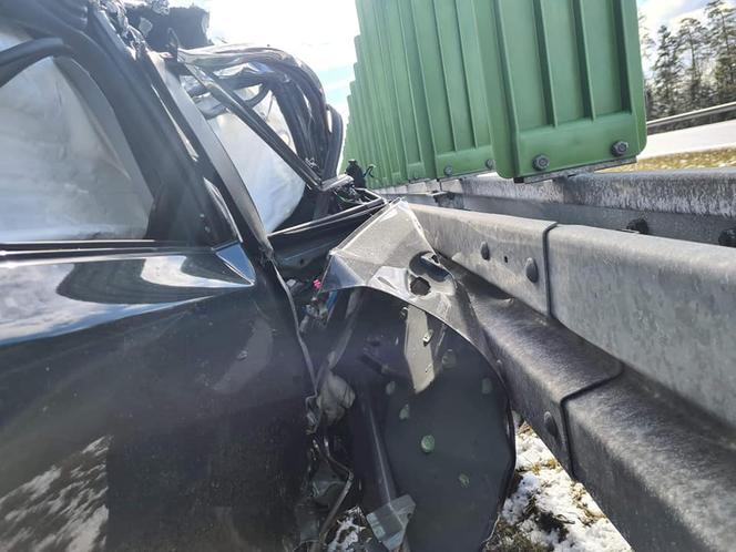 Wypadek z udziałem ciężarówki na trasie S7. Ranny kierowca