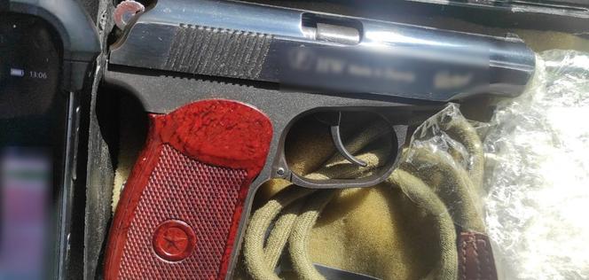 Znęcał się nad żoną i pasierbem. Miał w domu arsenał i narkotyki