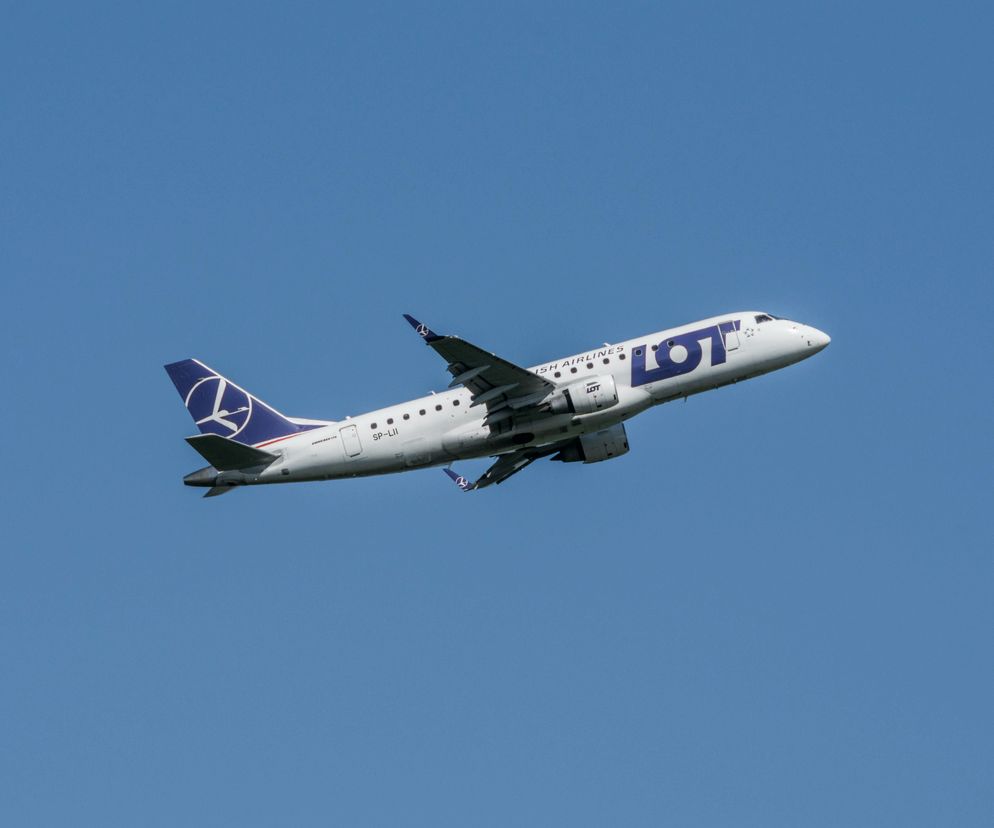 Awaryjne lądowanie samolotu LOT-u na Okęciu! W kokpicie pojawił się niepokojący komunikat