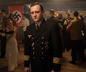 Zatoka szpiegów 2 sezon odc. 9.  Komandor Bergman (Paweł Ławrynowicz)