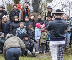 W Gdańsku stanęła 20-metrowa palma wielkanocna