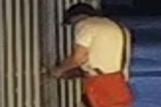 Poznajesz tego mężczyznę? Myślał, że nikt go nie widzi, teraz szuka go policja