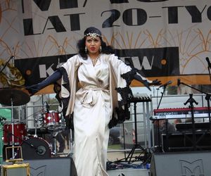 Było spotkanie z modą, muzyką i samochodami z lat 20. w Korczewie. Za nami impreza „Magia lat 20-tych” 2025