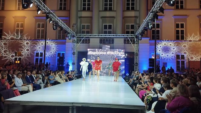 RADOM FASHION SHOW