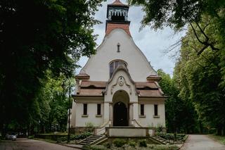 Kobierzyn - przedwojenny szpital psychiatryczny. Kiedyś owiany złą sławą, dziś zachwyca architekturą i zielenią