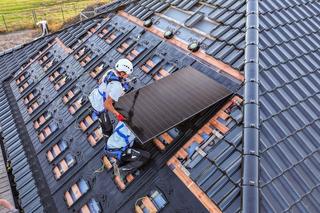 Ile kosztuje dach fotowoltaiczny? Jak działa? Czy dach solarny się opłaca?