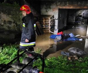 Zalane ulice i podtopione posesje. To skutki intensywnego deszczu