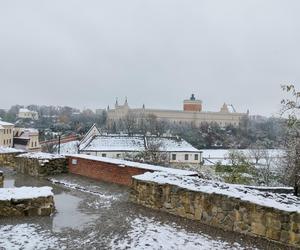 Pierwszy śnieg w tym sezonie! Lublin jest ukryty pod zimową pierzynką 