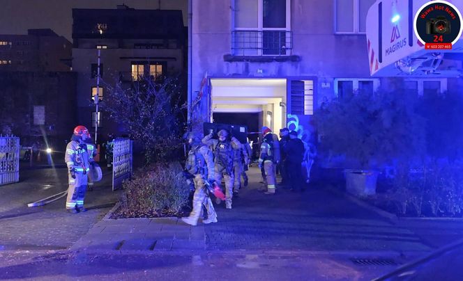 Furiat szalał na Mokotowie. Zrzucał meble na samochody