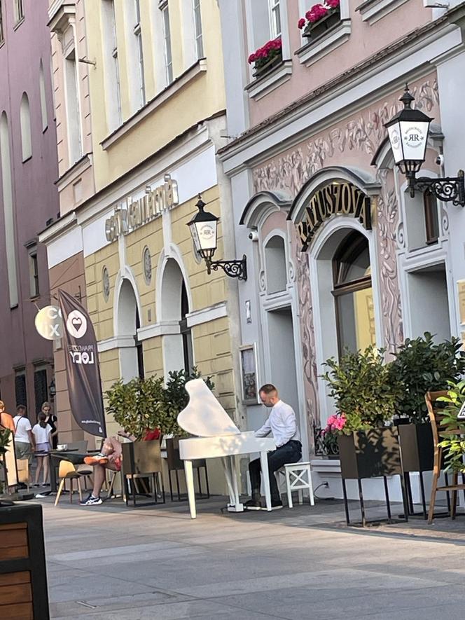 Tłumy na Starym Rynku. Tak poznaniacy spędzają letnie weekendy