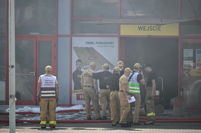 Służby ostrzegają! Alarmowy poziom amoniaku w związku z pożarem w Krośnie